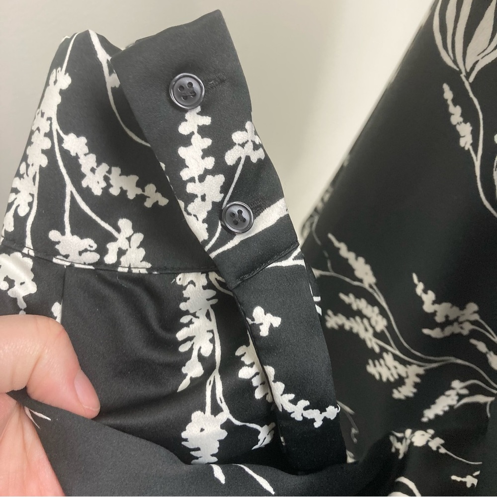 Dynamite black and white satin blouse - Picture 5 of 6